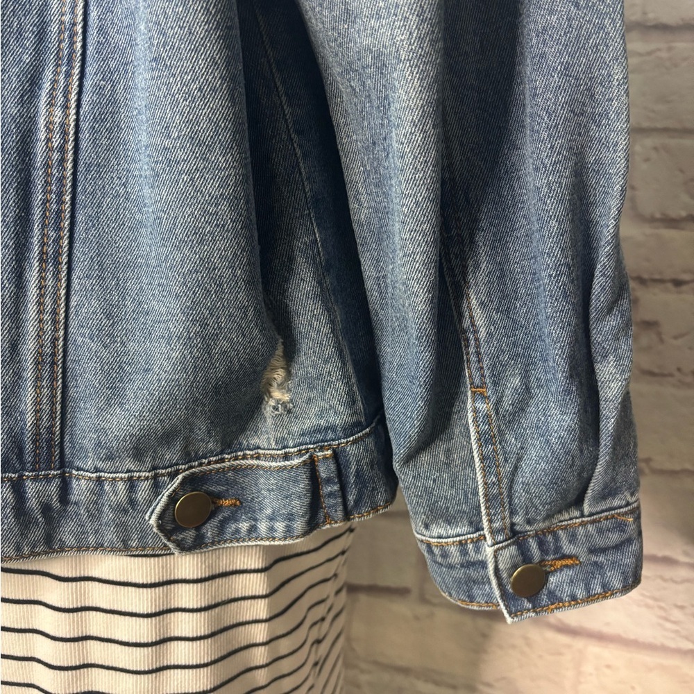 Bluivy Over Sized Denim Jacket With Removable Fur - Picture 7 of 13